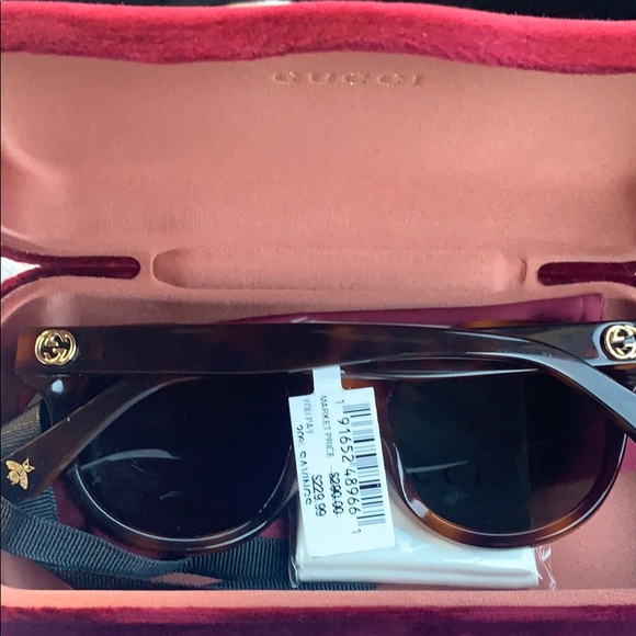 New Gucci sunglasses w/case, bag and cloth - Picture 3 of 4